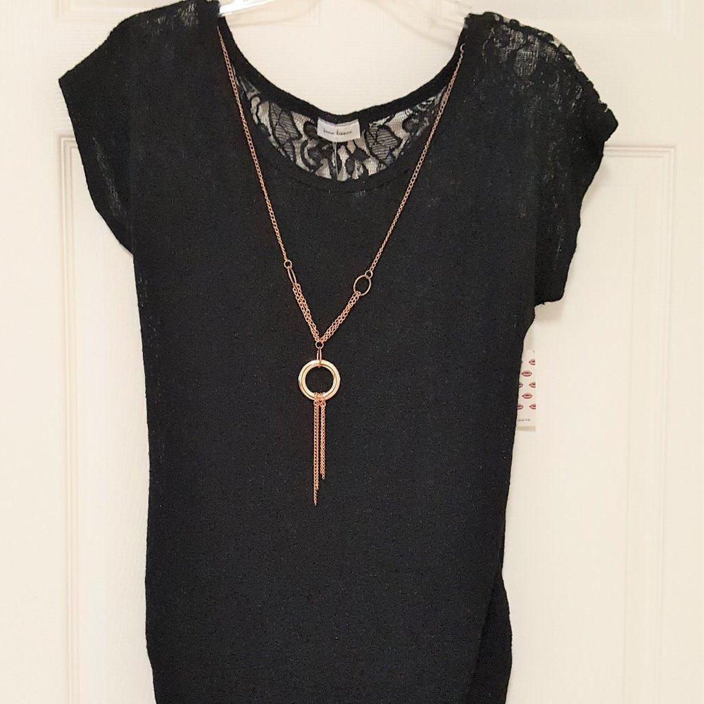 FREE KISSES BLACK TOP LACE/ATTACHED HANG CHAIN